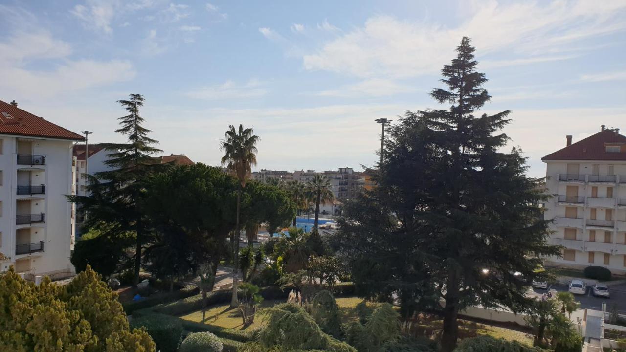 Condominio Ariazzurra S. Bart. San Bartolomeo Al Mare Εξωτερικό φωτογραφία