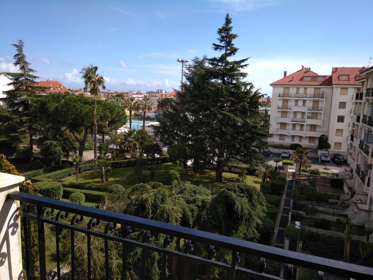 Condominio Ariazzurra S. Bart. San Bartolomeo Al Mare Εξωτερικό φωτογραφία
